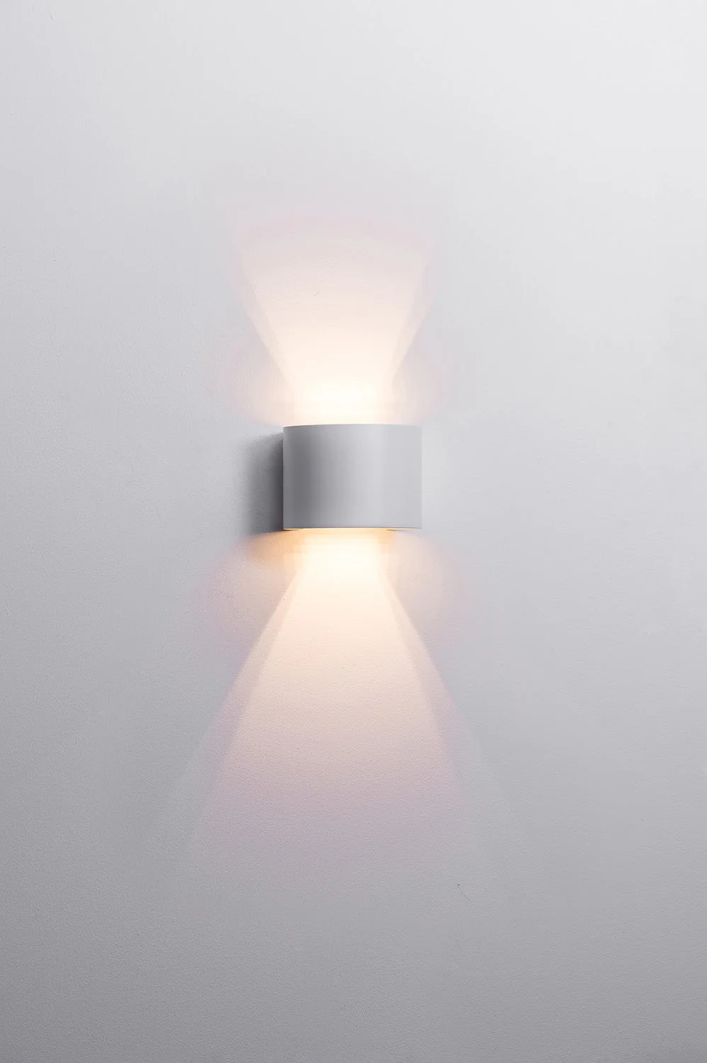 Rounded Outdoor LED Up/Down Wall Light Change Angle Of Light in Black or White Havit Lighting - HV3658T-XXX-RND - Image 12