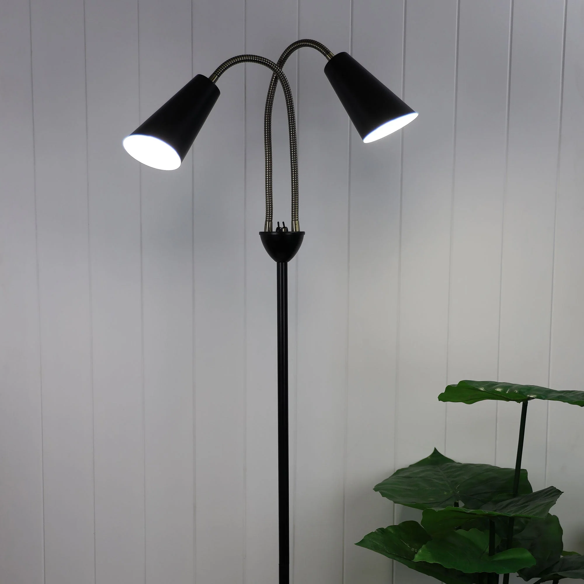 Walt 2 Light Floor Lamp Black & Antique Brass - SL98812AB - Image 3